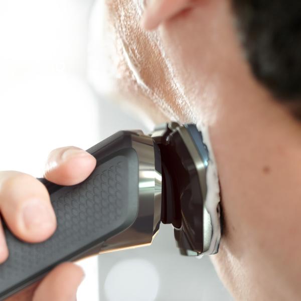 Умная бритва Philips Series 7000 SkinIQ S7782/50